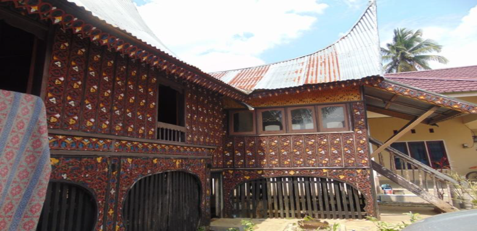 RUMAH GADANG KERAJAAN PADANG LAWEH