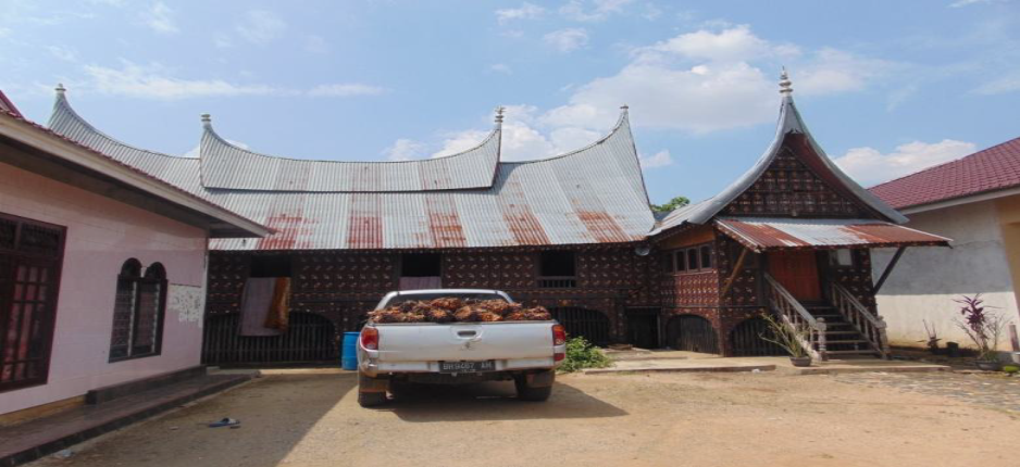 RUMAH GADANG KERAJAAN PADANG LAWEH