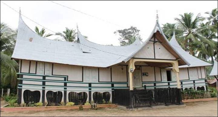 RUMAH GADANG KERAJAAN SIGUNTUR